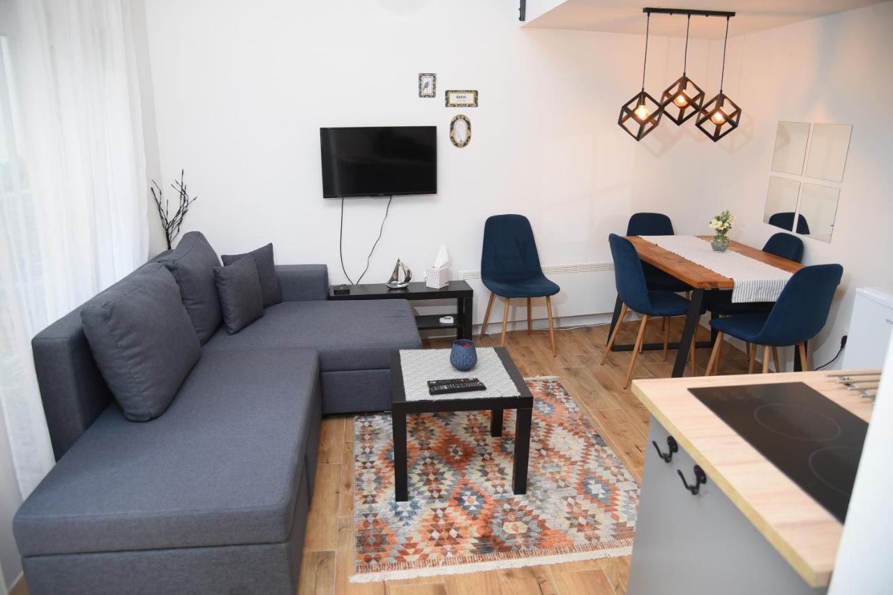 스메데레보 Agape Apartman 아파트 외부 사진